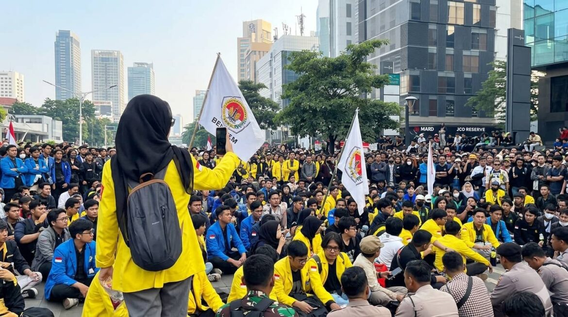 Demo Lagi, Sejumlah Aliansi Mahasiswa Unjuk Rasa di DPR dan Monas