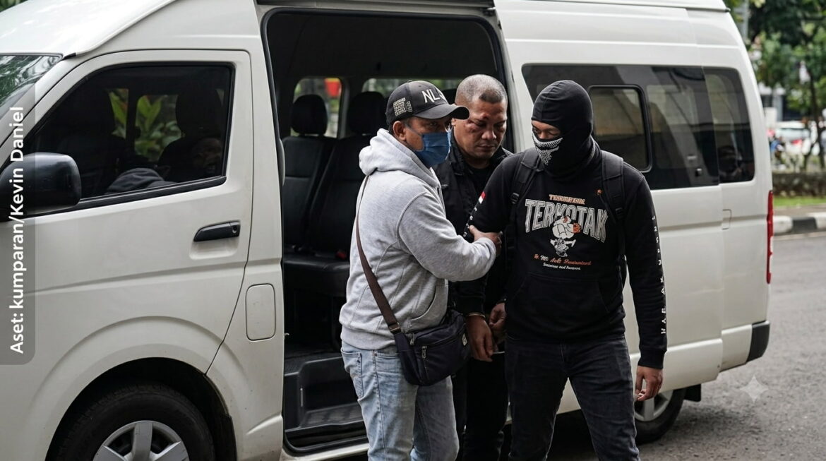 DPO Bandar Narkoba Tertangkap, Tiba di Bareskrim dengan Tangan Diborgol