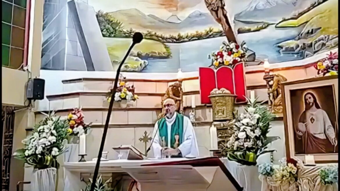 Pastor Katolik Meninggal Tertimpa Kayu Salib Saat Pimpin Misa
